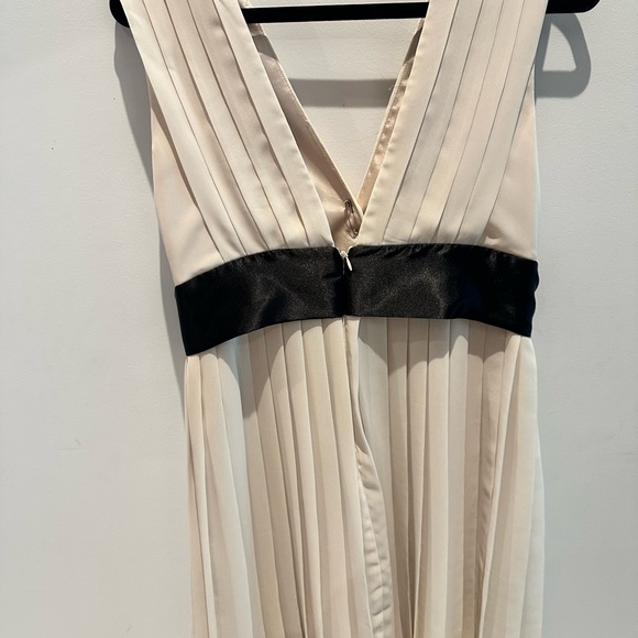BCBG Cléo & Max beautiful elegant dress cream dress - Picture 5 of 6